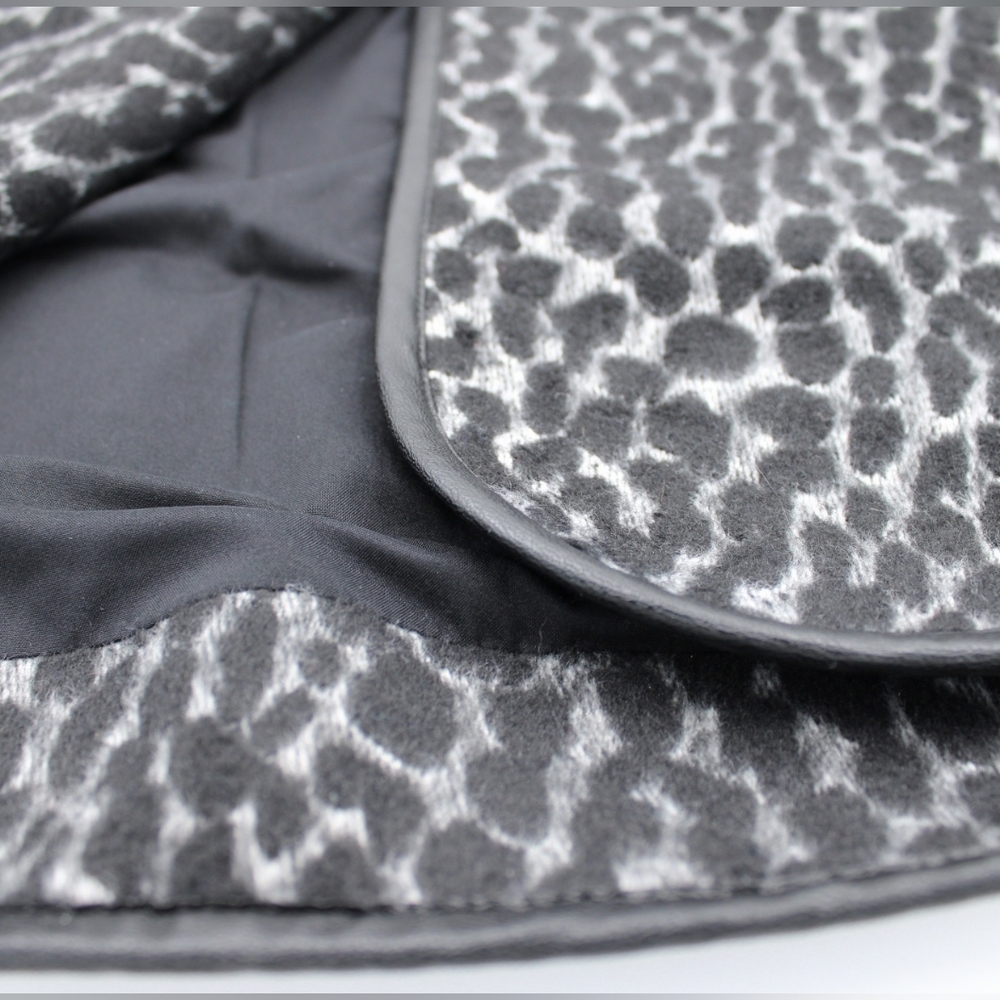 Chico’s Size 1 Black Grey Leopard Print Short Coat - Picture 5 of 9